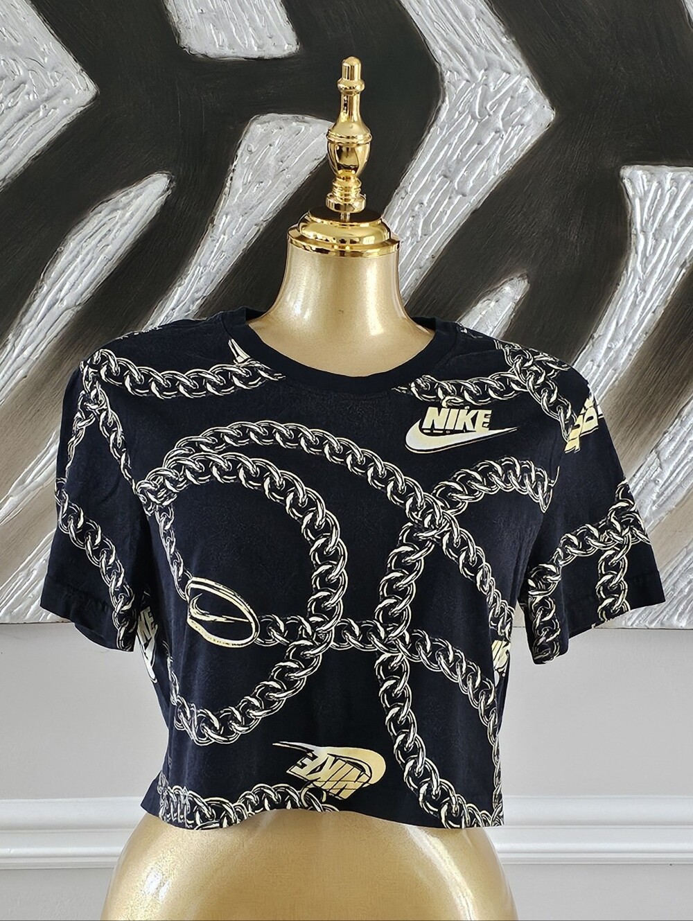 Nike Crop Top XS Black Chain Print Short Sleeve Graphic Tee Women's Casual Shirt